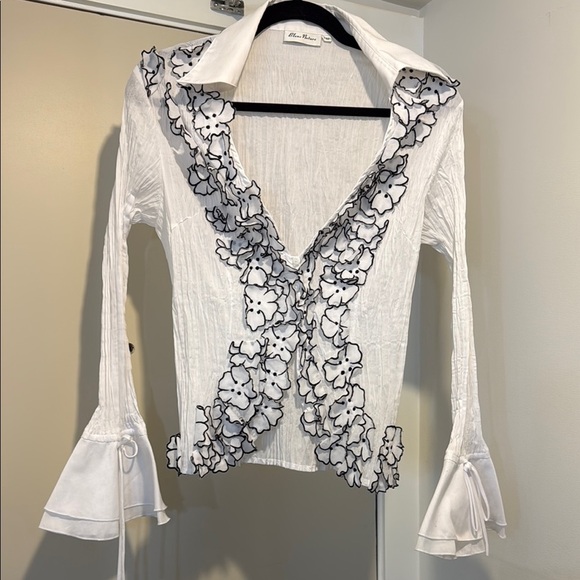 RARE Vintage Chic White Blouse with Black Accents Flowers - Picture 1 of 5